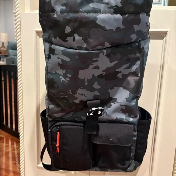 Tommy Hilfiger Laptop backpack EUC - Picture 2 of 5